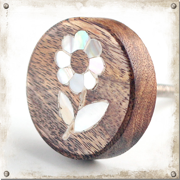 Runder Holzknauf, Blume