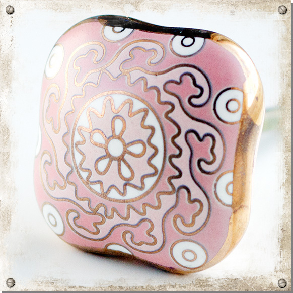 Quadratischer Knopf mit schönem rosa Muster