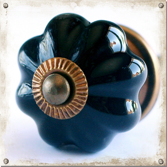Porslinsknopp - 40 mm diameter - Antik svart knopp i porslin