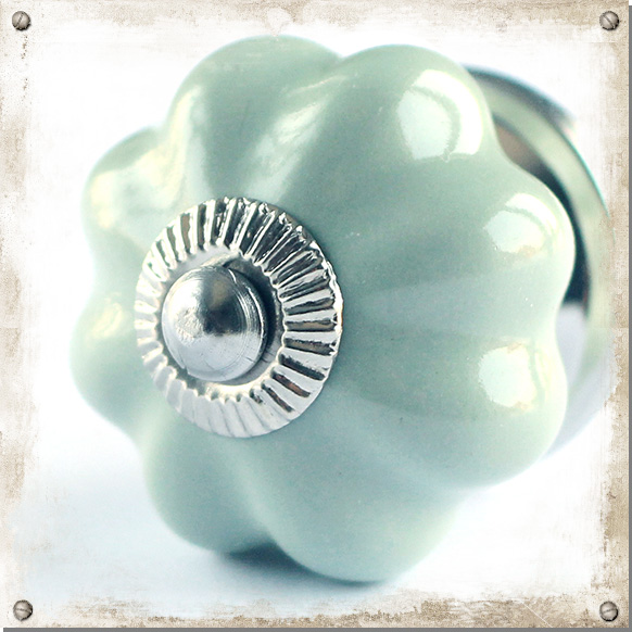 Porslinsknopp - 35 mm diameter - Enfärgad knopp i porslin i ljusgrön och silver