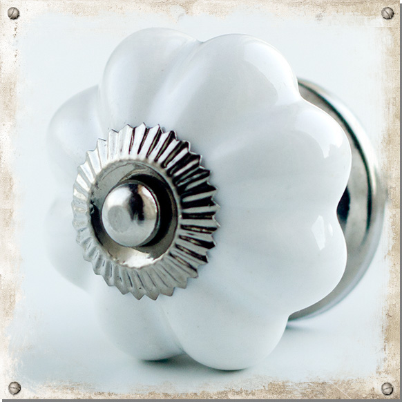 Porslinsknopp - 40 mm diameter - Populär och klassisk vit knopp