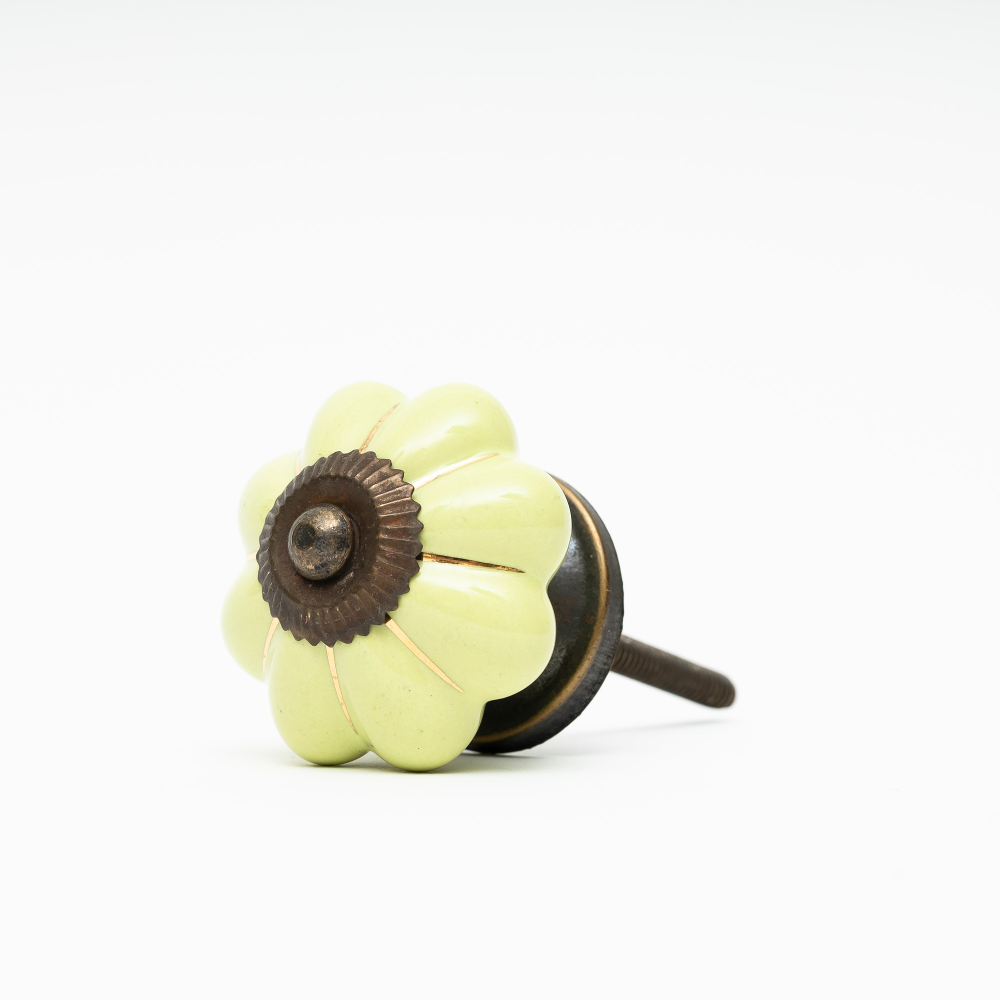 Porzellanknopf in Hellgrün und Antikgold als Blume in Knoblauchform