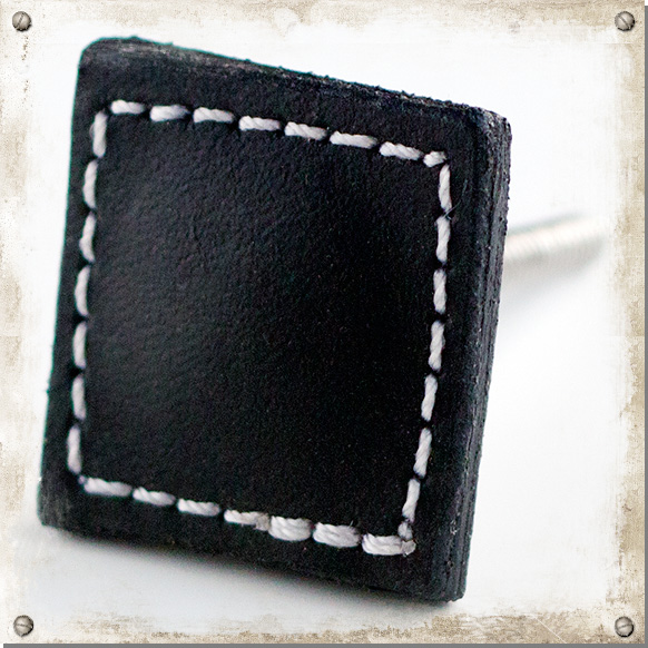 Knopf aus Leder, quadratisch schwarz