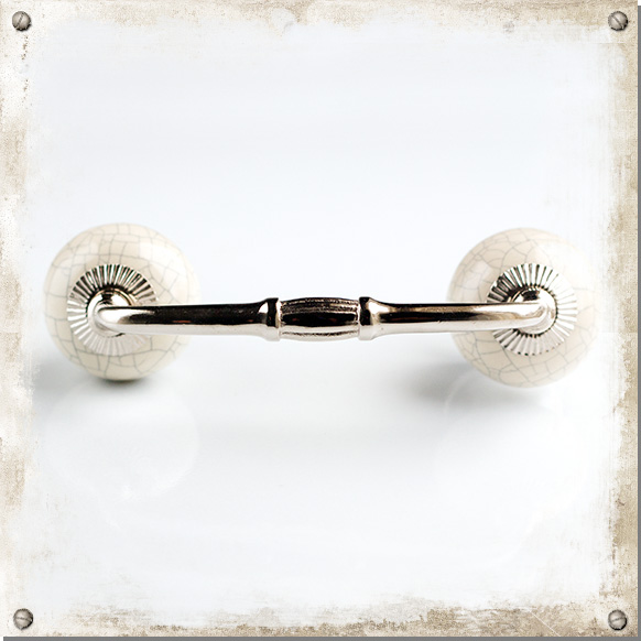 Griffe mit cremeweißen Knisterknöpfen, silber c/c 102 mm