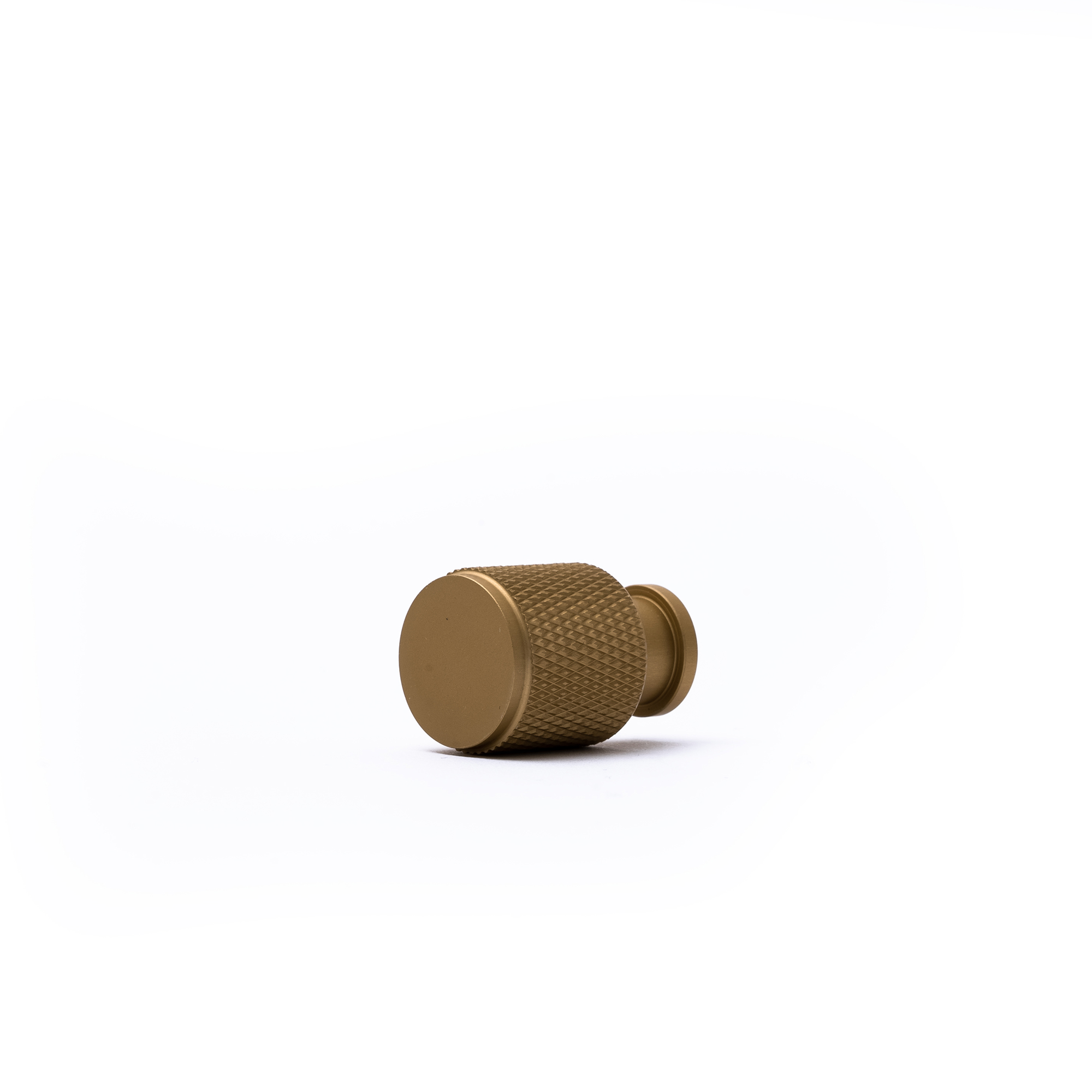 Schrankknaufboden in mattem Gold mit leicht liniertem Rand, 18 mm
