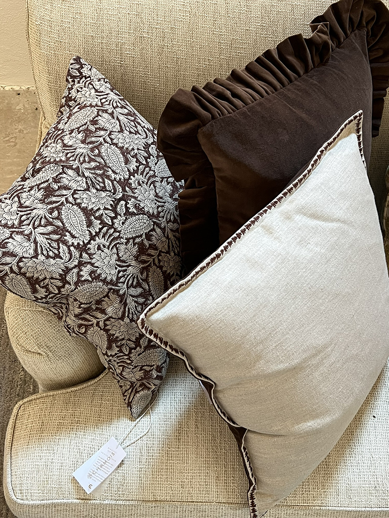 Kuddfodral Velvet Brown med volang - 2