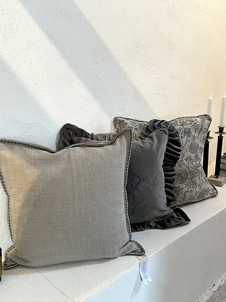 Kuddfodral Sammet med volang Dusty Blue - 3