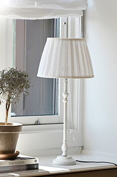 Lampfot Nelly vit - 3 storlekar