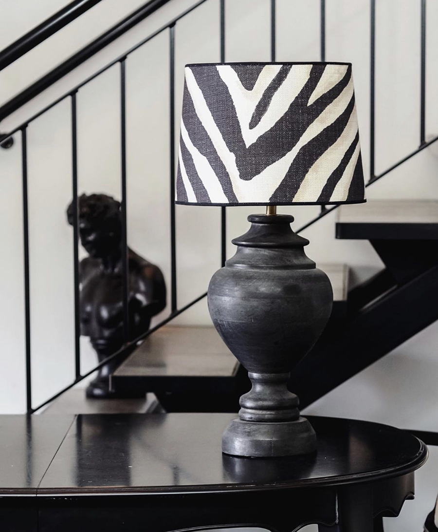 Lampa med Ralph Lauren lampskärm Terranea Zebra