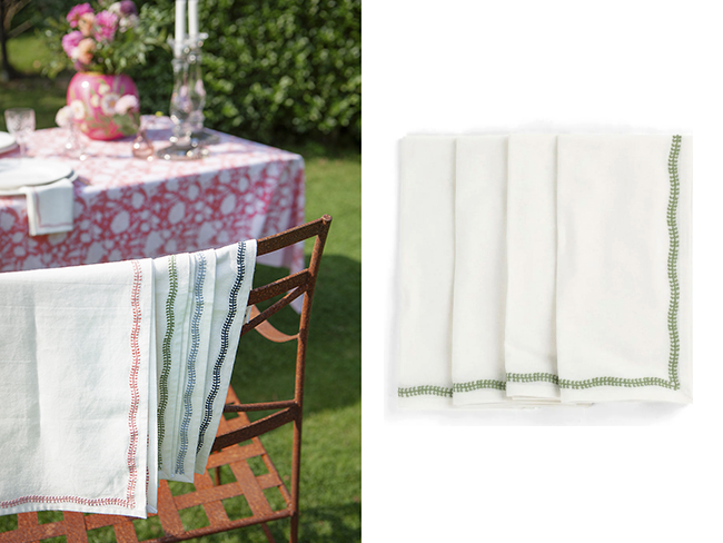 Matchande servetter till midsommardukningen gör helheten