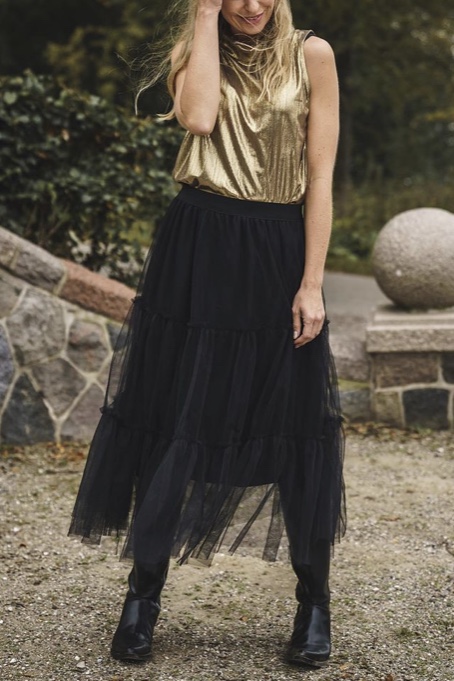 In Front  - Carly Top Gold - 3