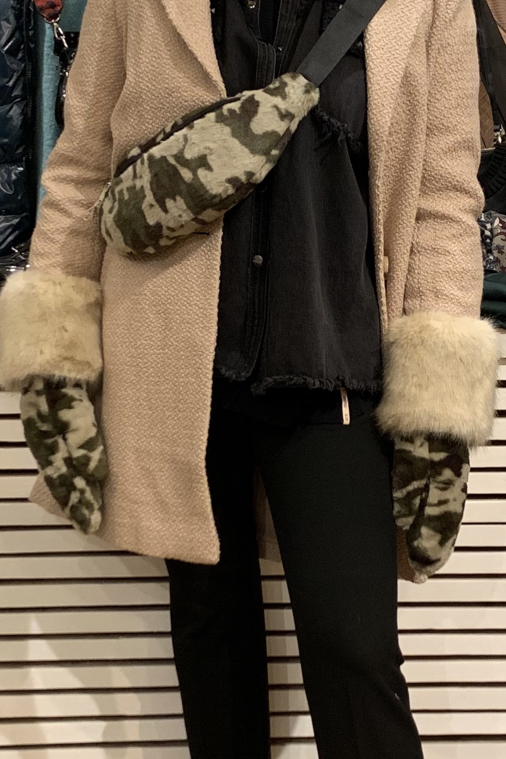 Unmade - Kendra Mitten - 3