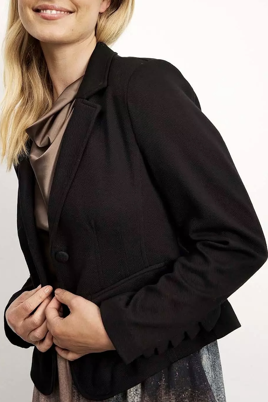In Front -Erica Jacket Black - 3