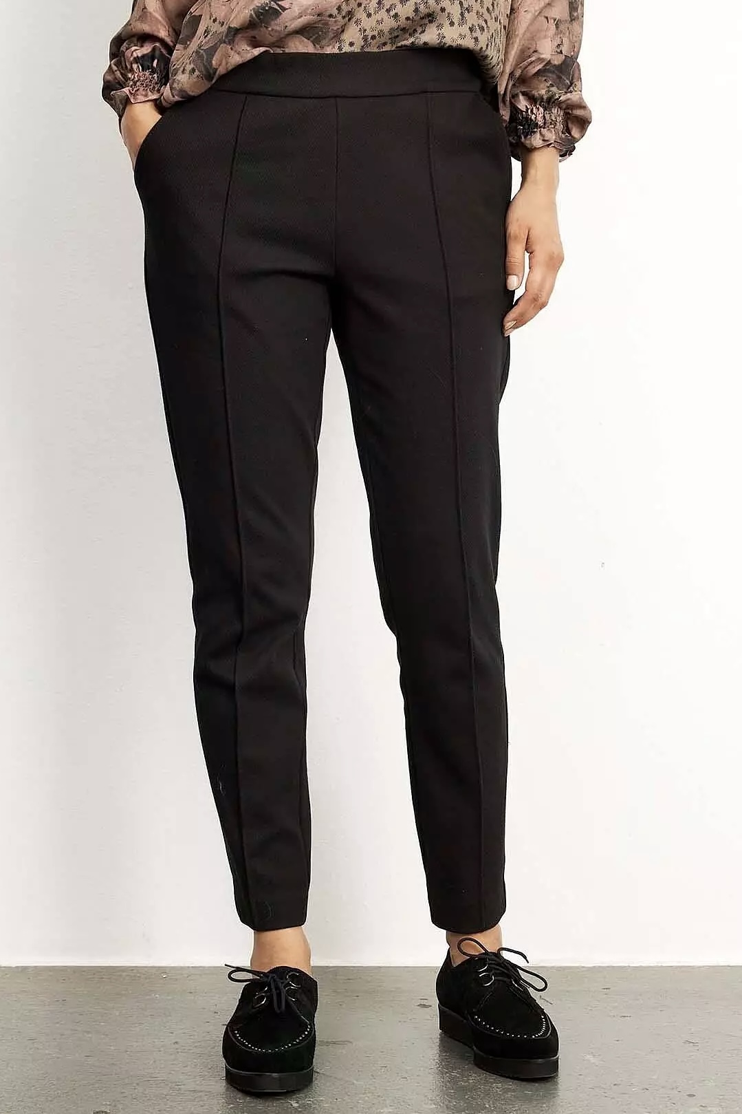 In Front -Erica Pants Black