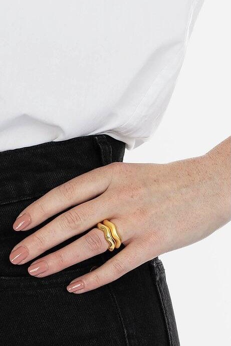 Syster P - Bolded Wavy Ring Matt Gold - 3
