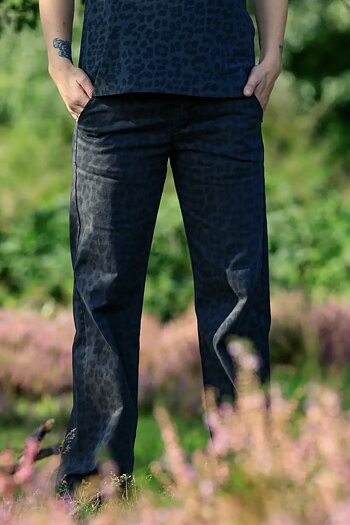 Black Colour - Abbie Box Stretch Pant Grey Leopard