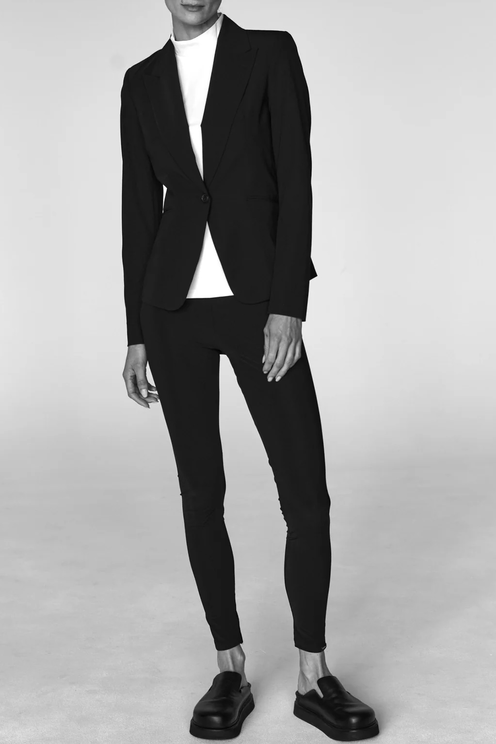 Penn & Ink NY -  Boston Blazer Black - 2