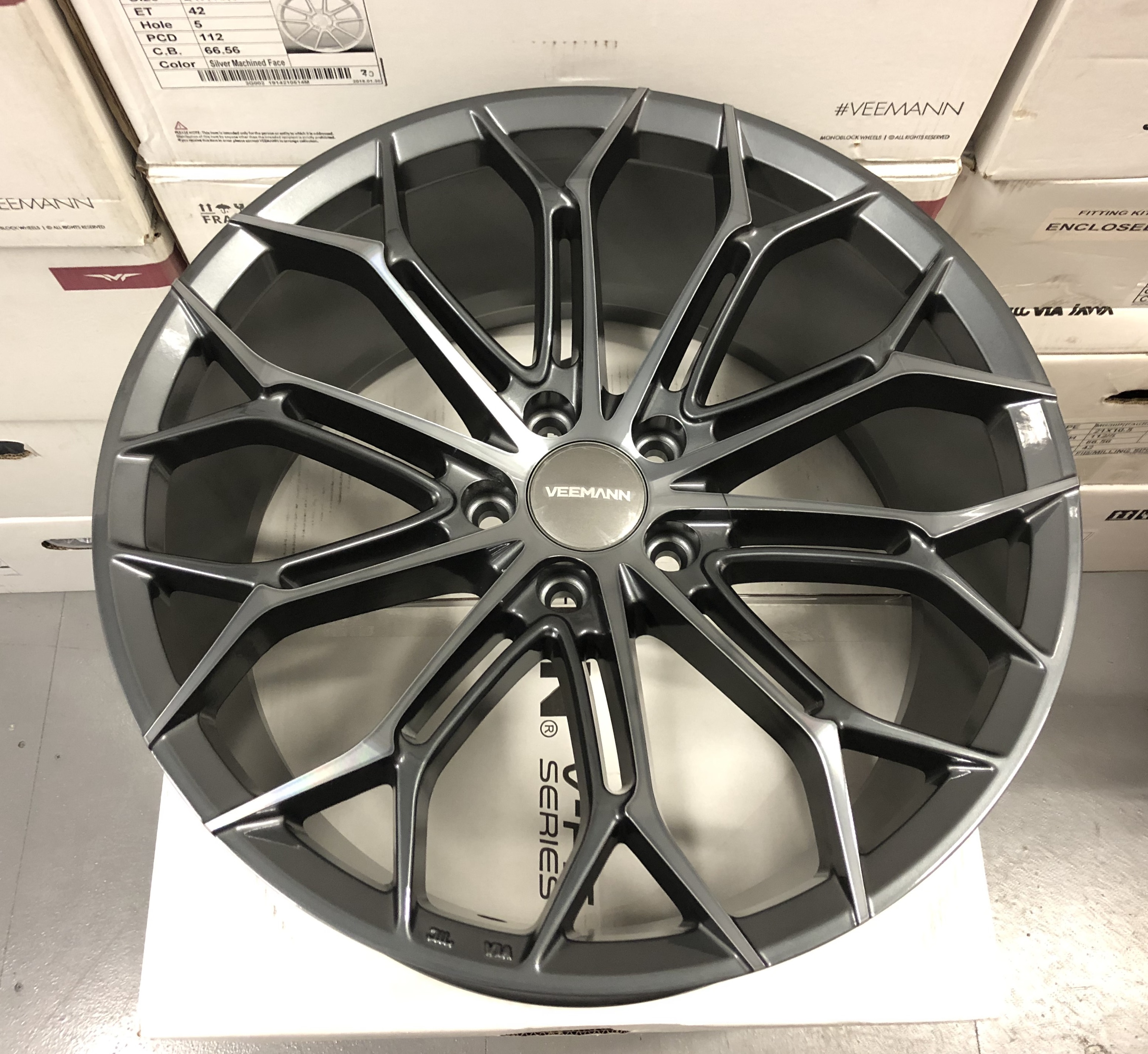 19" Veemann V-FS41 Graphite Smoked 5/108