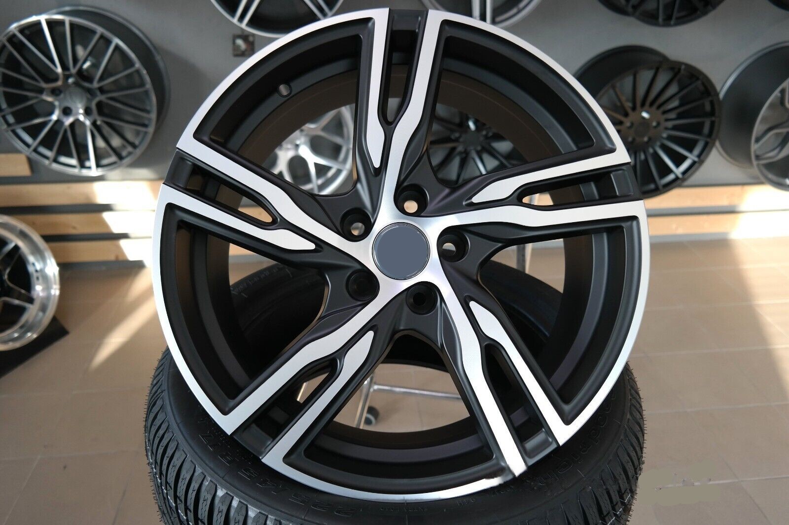 21" R spoke Matt black/polished 5x108