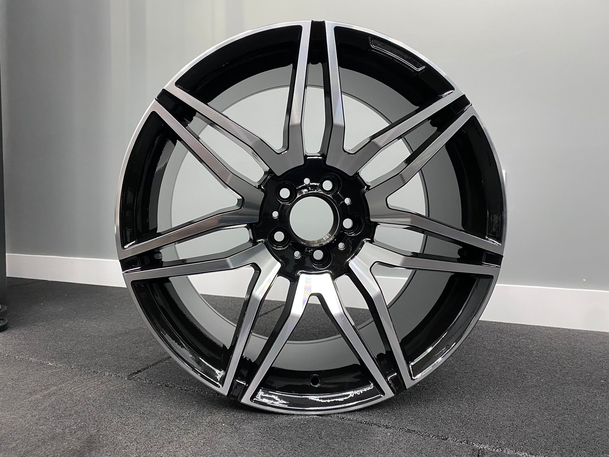 18" AM6 Plus style Black/polished 5x112