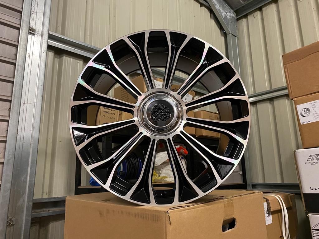 20" M-bach style Gloss black/polished 5x112