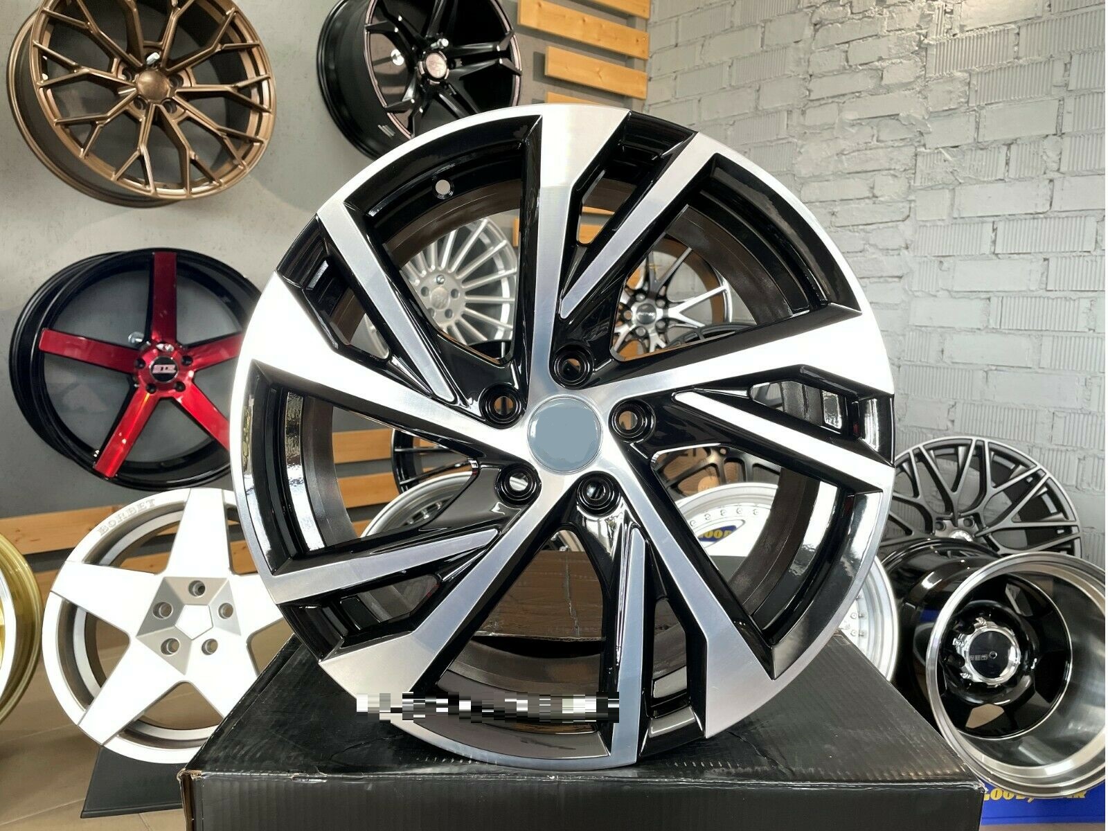 18" R-spoke 2 Gloss black/pol 5/108