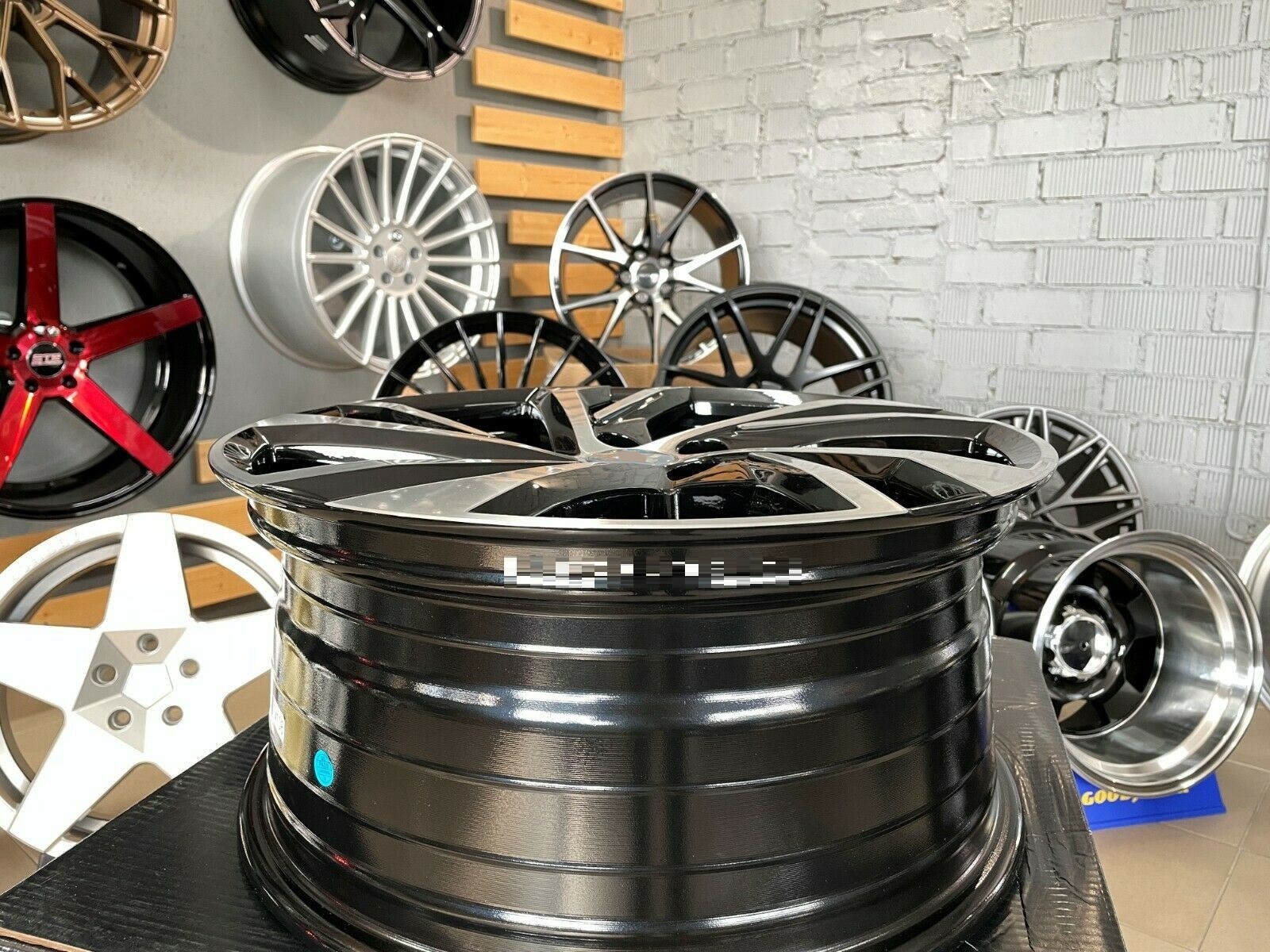 18" R-spoke 2 Gloss black/pol 5/108 - 2