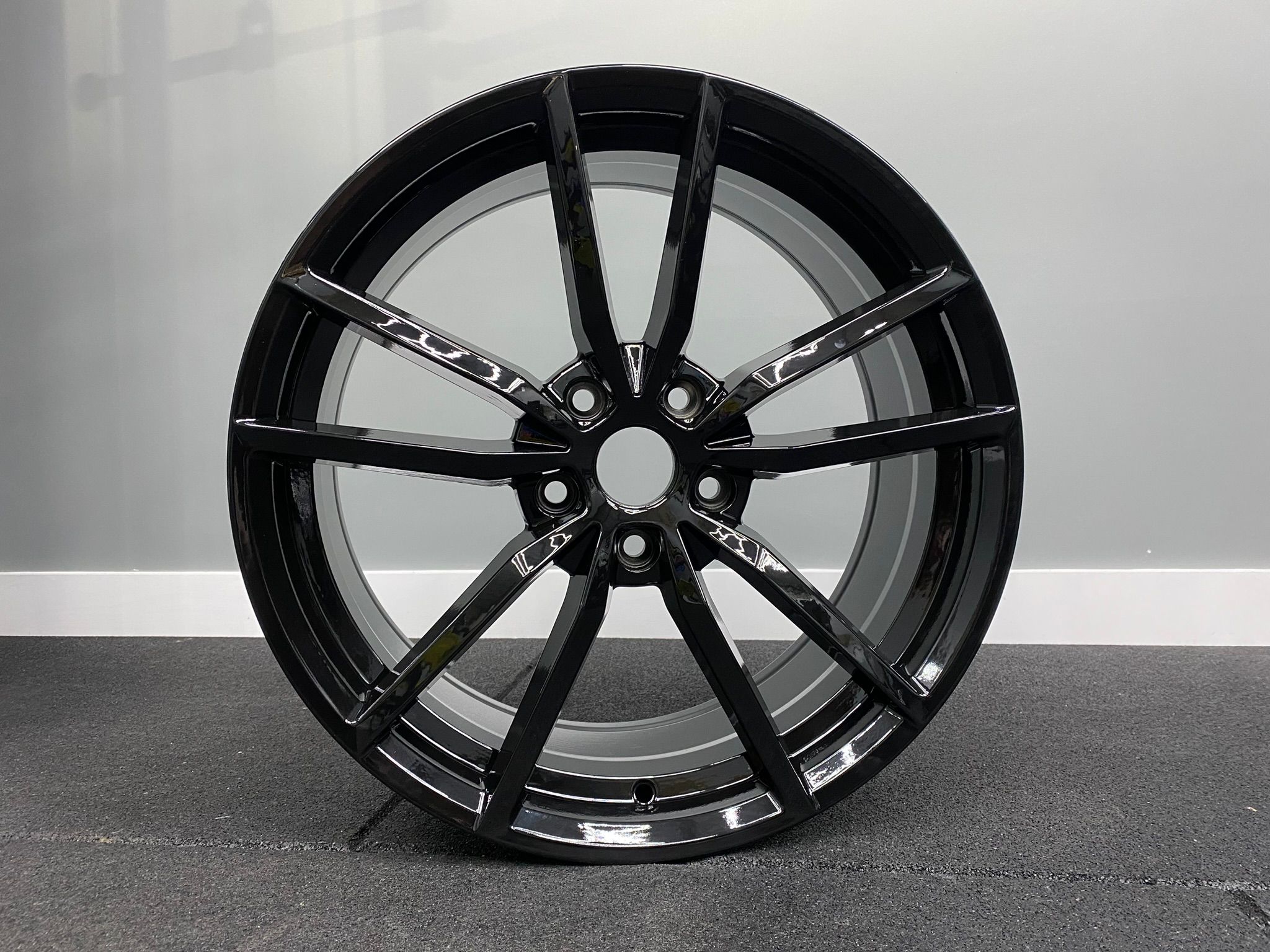 17" Pretoria style Gloss black 5x100
