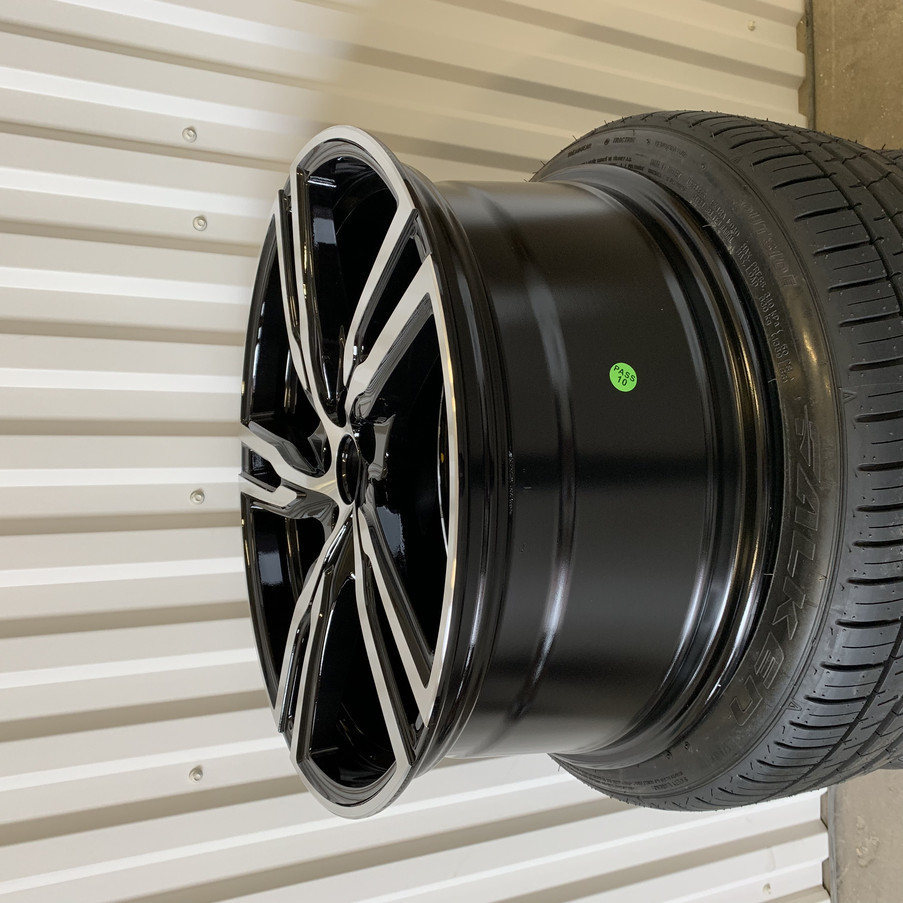 20" R spoke Black/pol 5x108 - 3