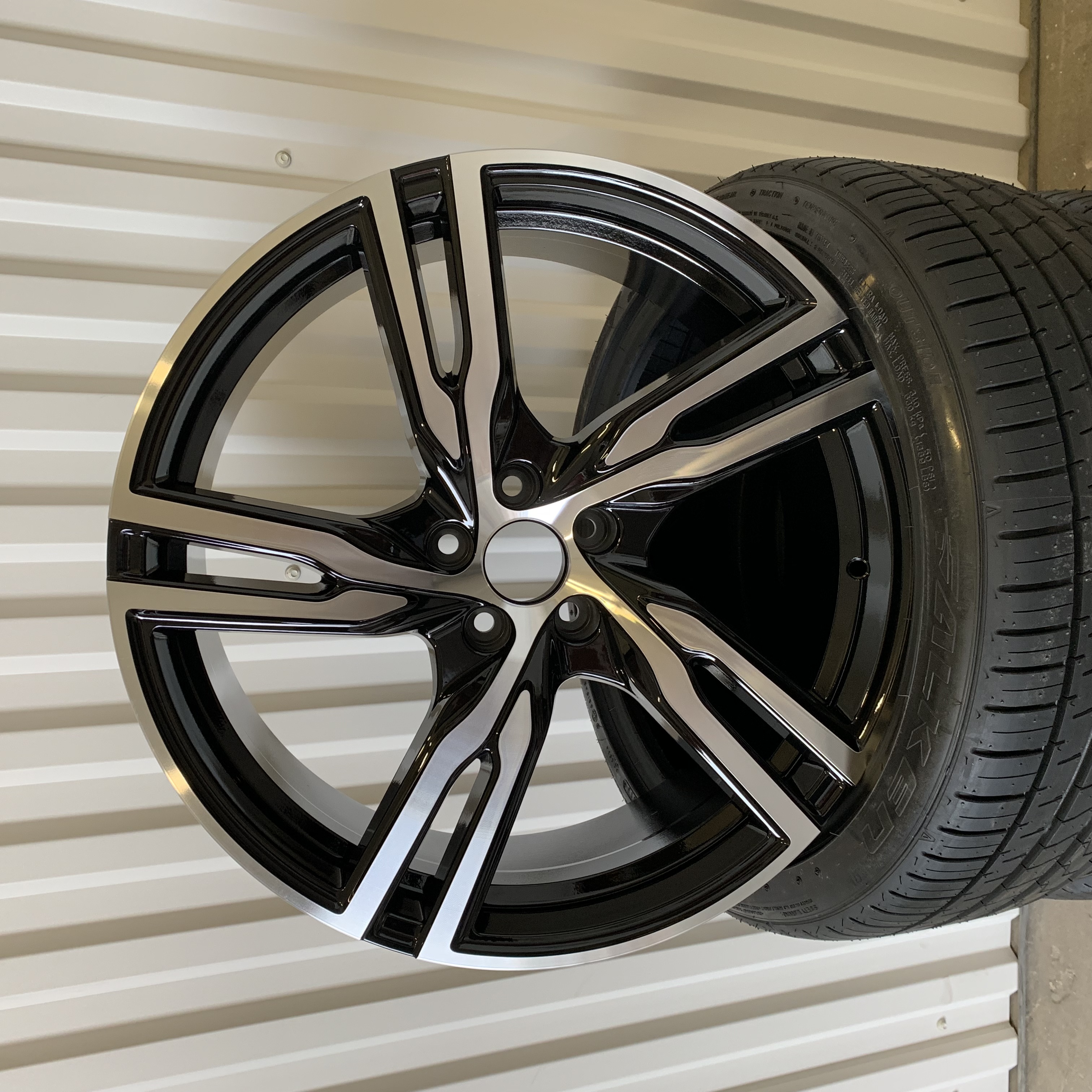 20" R spoke Black/pol 5x108