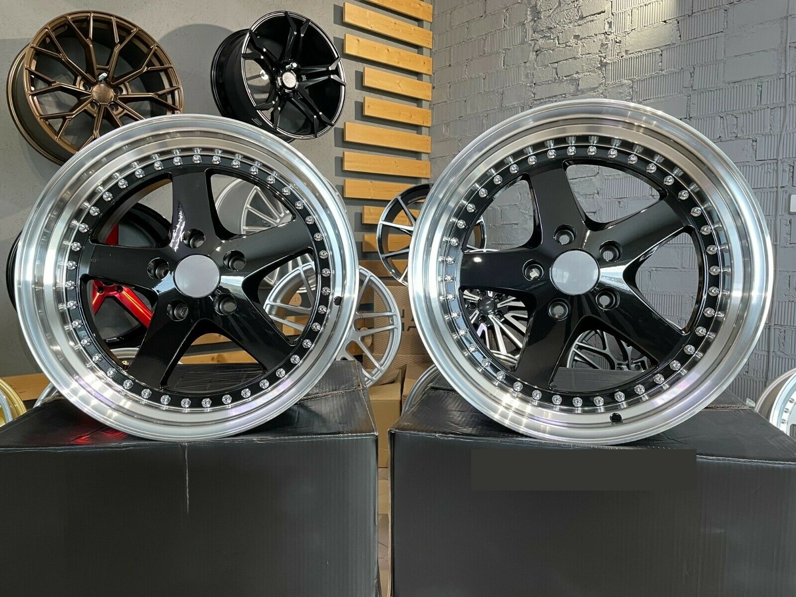 18" Equip style Black/pol 5x120