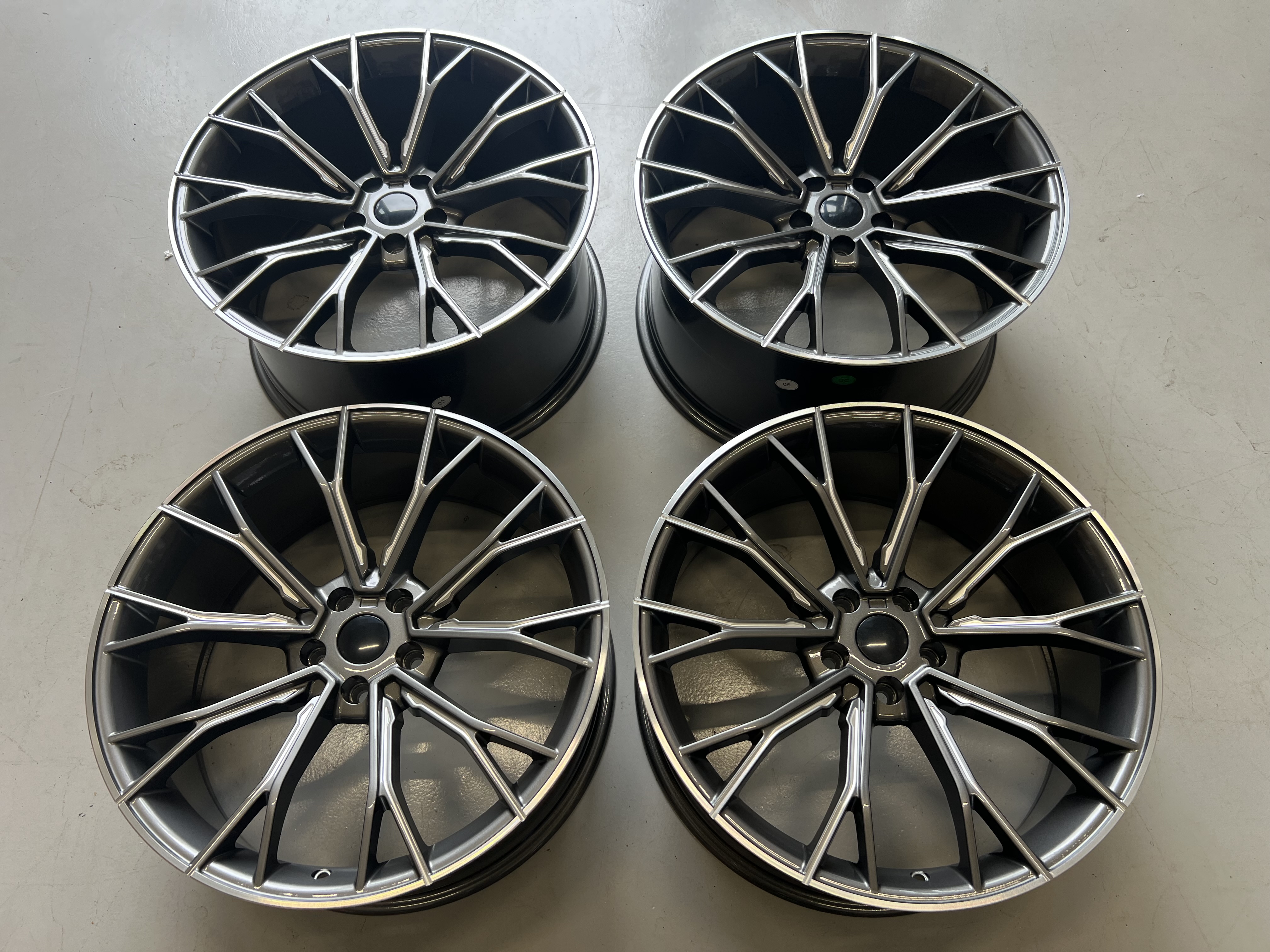 20" M669 Gunmetal/polished 5x112 