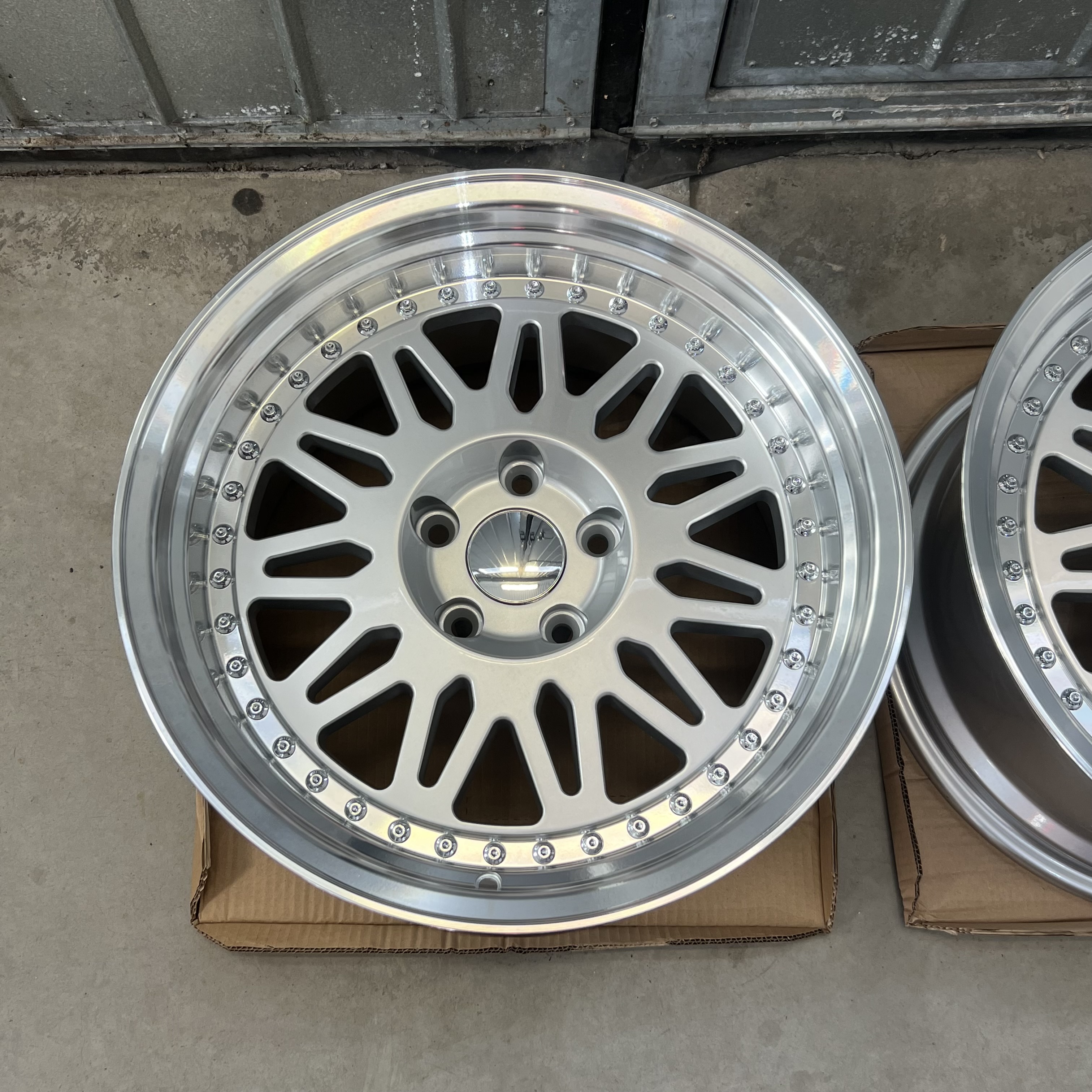18" Haxer HX28 Silver/pol 5/120
