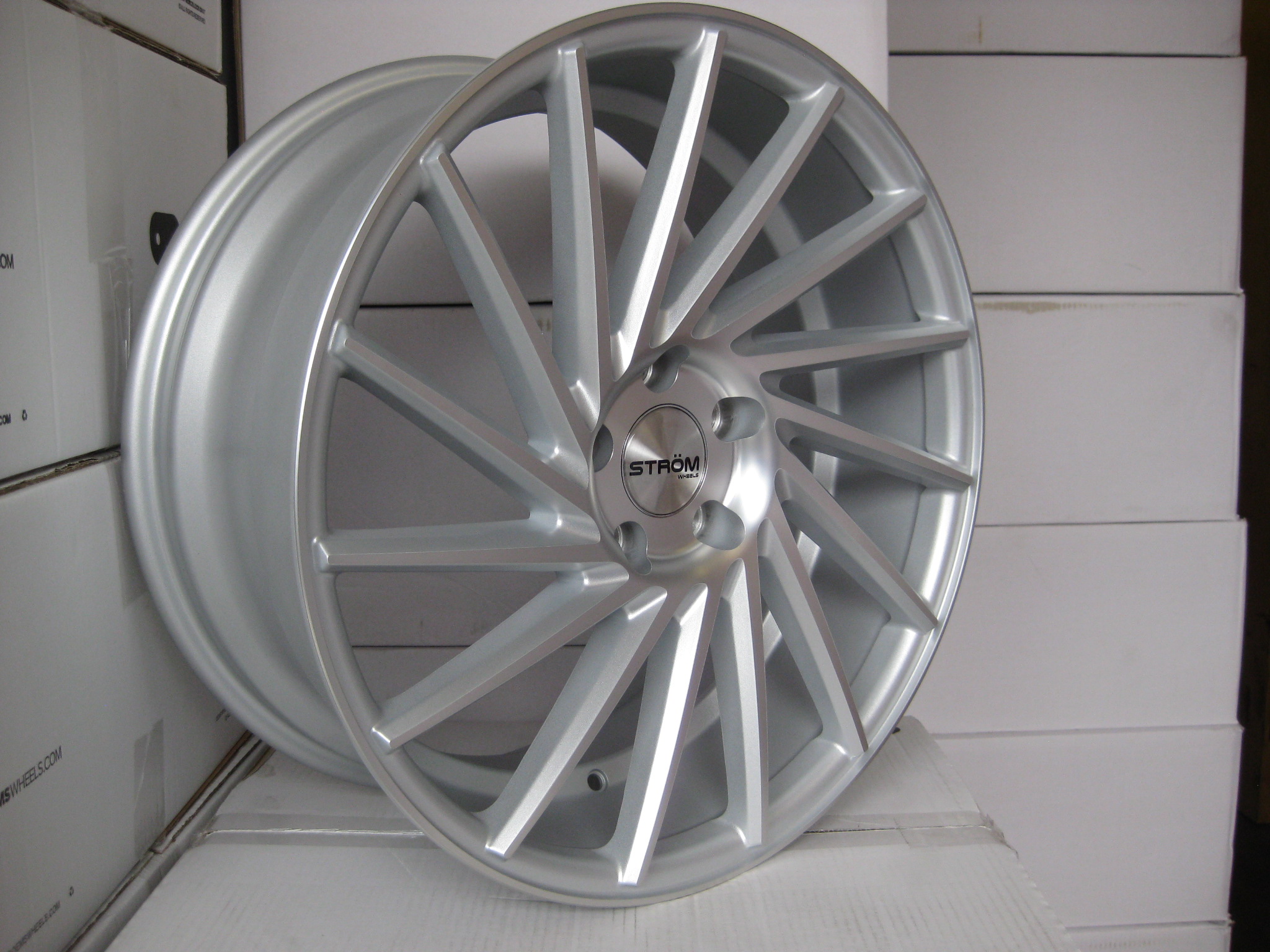 19" Ström DS15 Matt Silver/matt pol 5/120 - 2