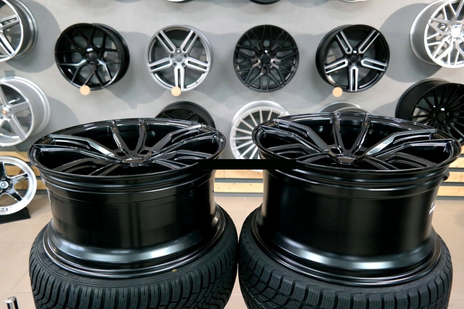 22" Forzza Sigma Gloss black 5/120 - 5