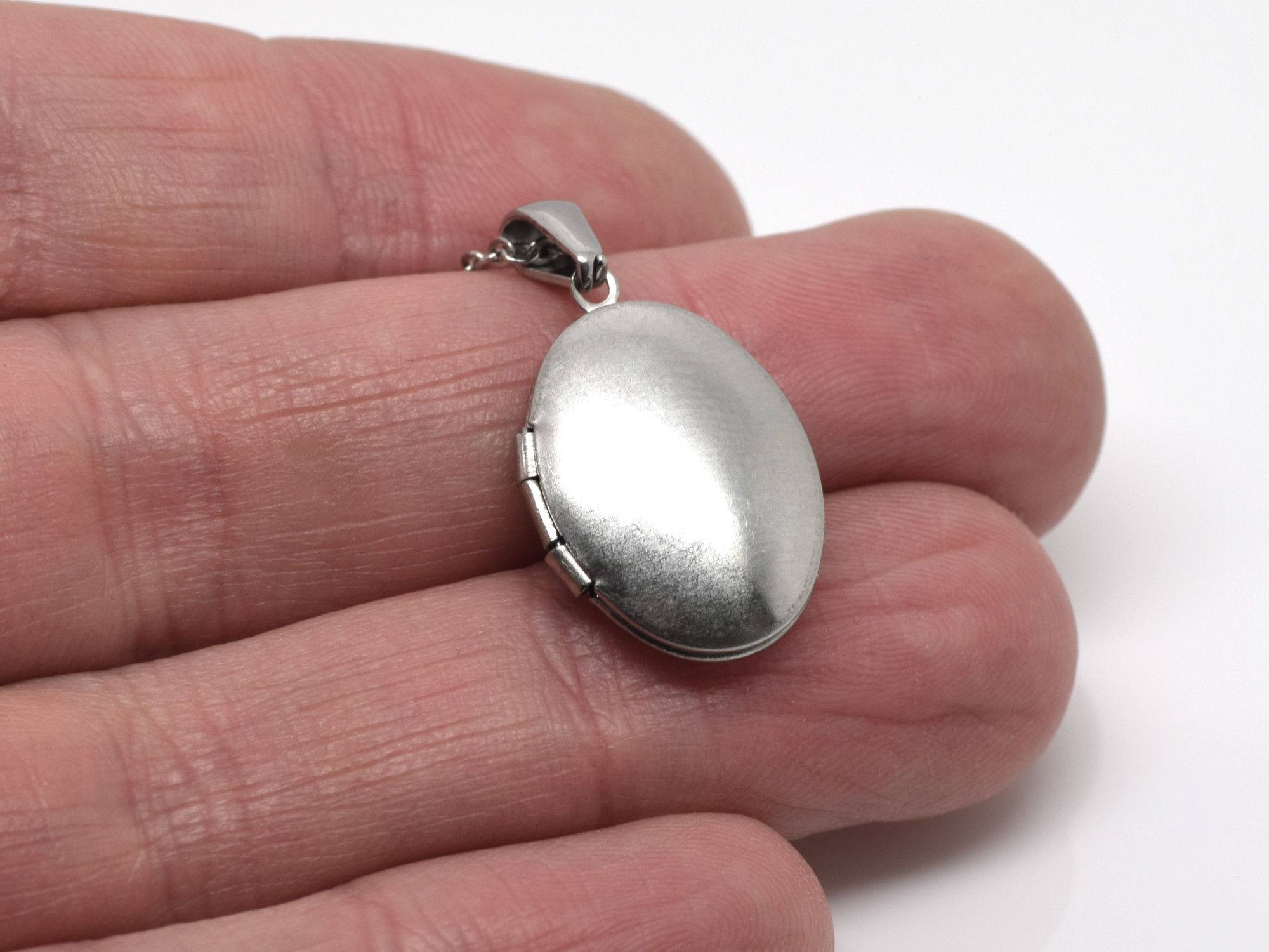 Oval Öppningsbar Berlock Halsband i Rostfritt Stål, Enkelt Hänge med Hålrum Smycke - 4