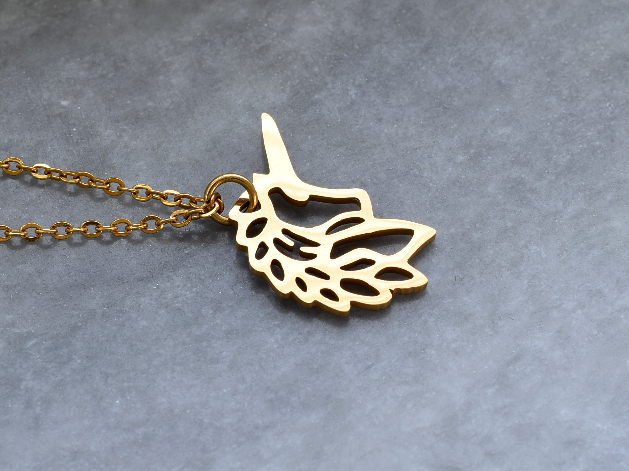 Enhörning Halsband i Rostfritt Stål Guld, Mytologiskt Hänge, Sagohäst Accessoar, Fantasy Smycke - 2