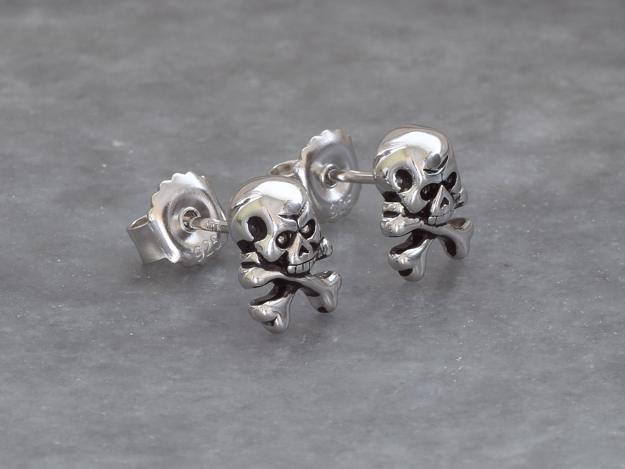 Jolly Roger Piratflaggan med Skalle och Ben Örhängen i Äkta 925 Silver, Döskalle Smycke - 2