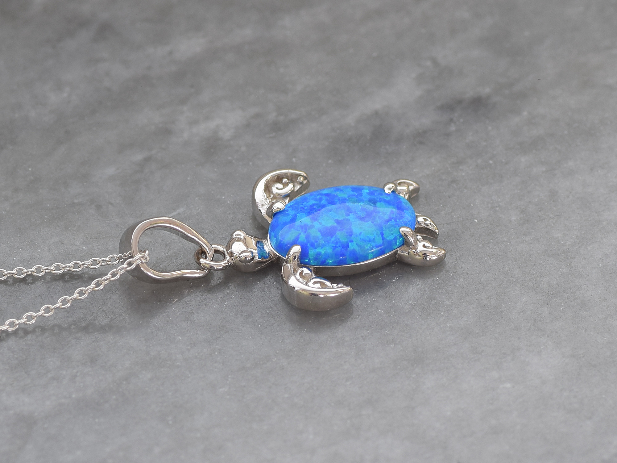 Sköldpadda med Blå Syntetisk Opal Halsband i Äkta 925 Silver, Havssköldpadda Ädelsten Smycke - 2