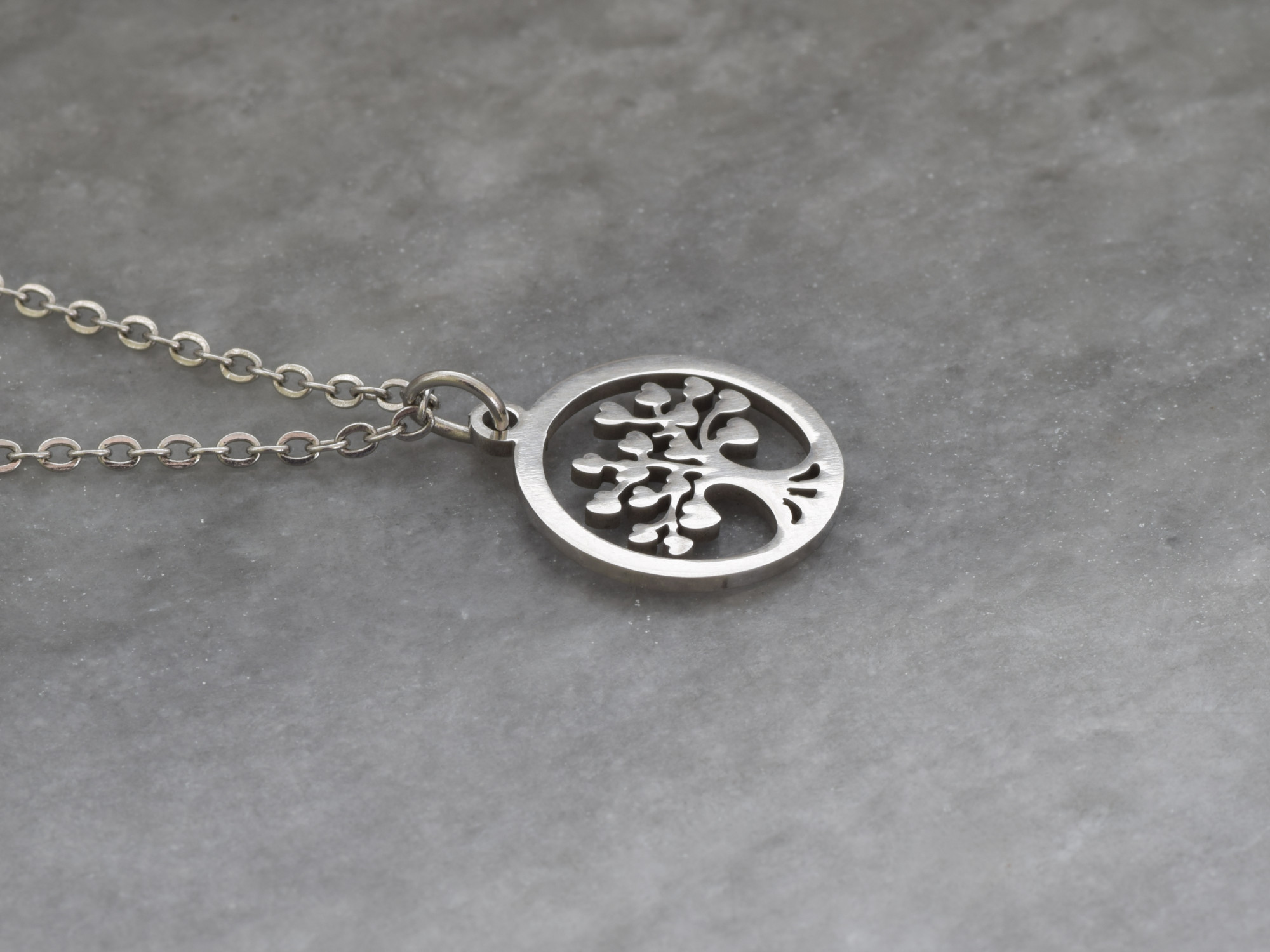 Livets Träd Halsband med Små Hjärtan som Löv i Rostfritt Stål, Kärlek Hänge, Livsträd Smycke - 2