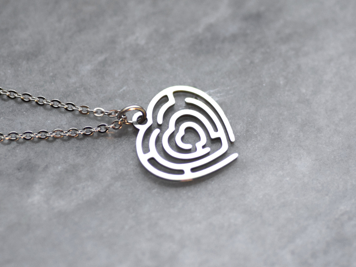Hjärta med Labyrint Halsband i Rostfritt Stål, Labyrinthjärta Hänge, Kärlek Smycke - 2