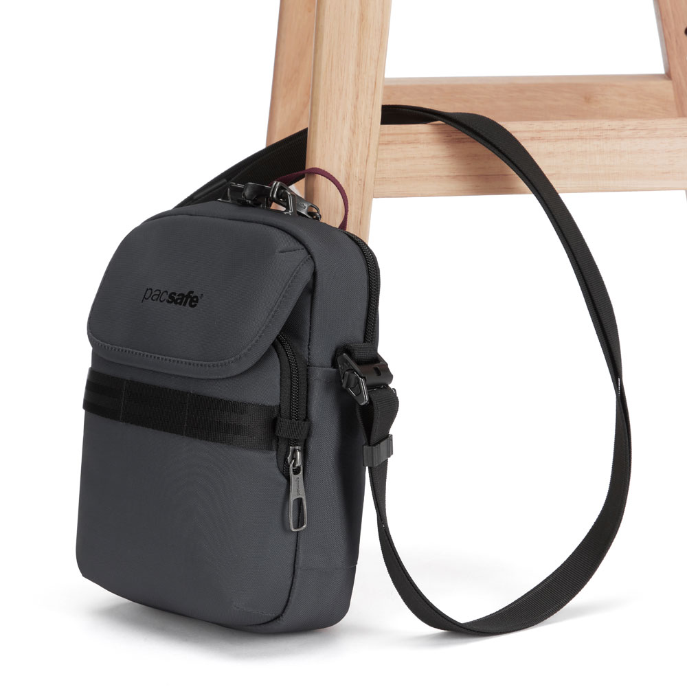 Stöldsäker väska - PACSAFE Metrosafe X Compact Anti-Theft Crossbody Slate - 4