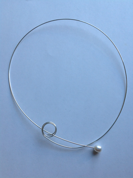 Halsband med en sötvattenpärla
