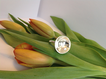 Ring med sötvattenpärla