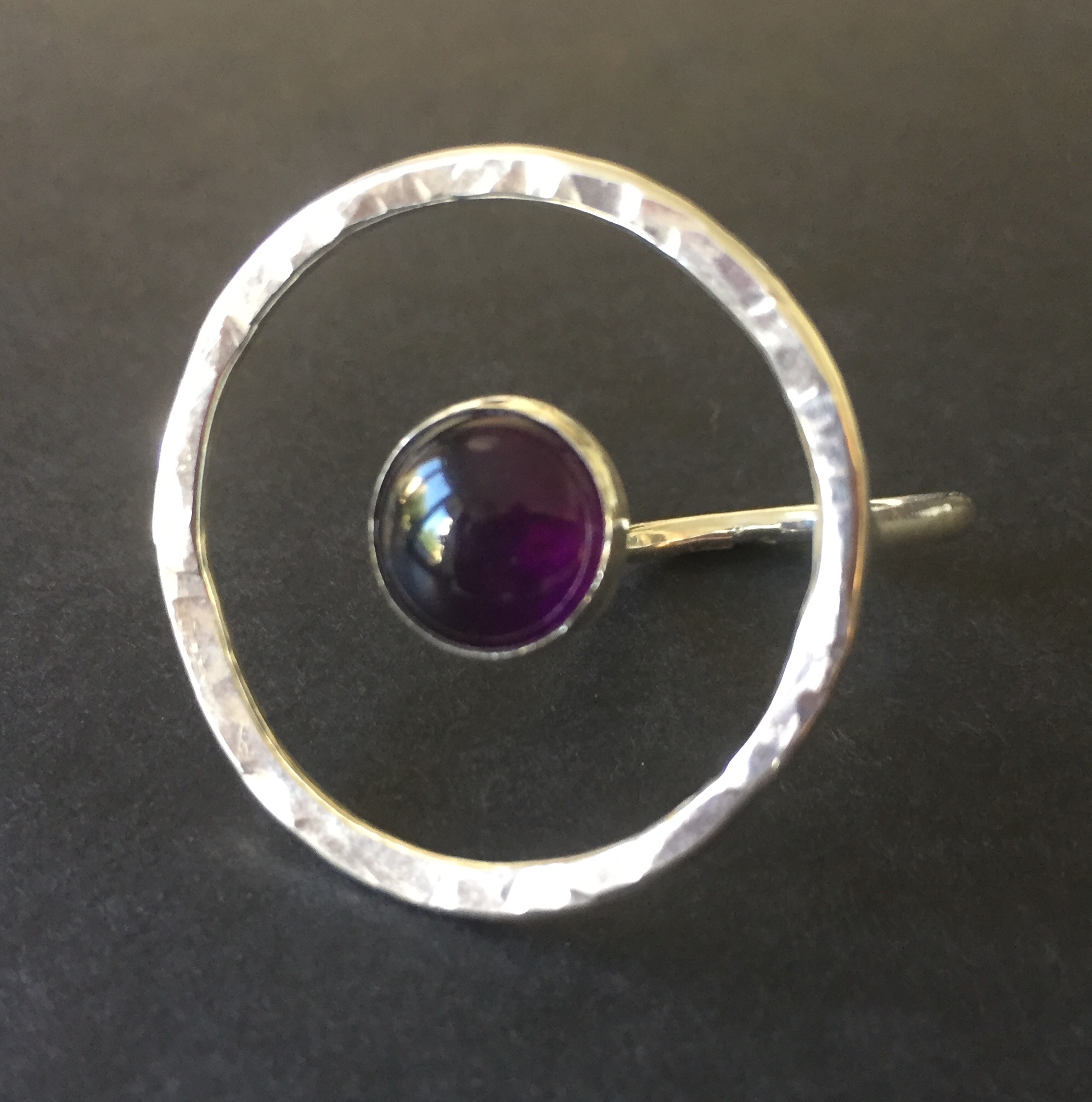 Ring Saturnus, med halvrund sten - 12