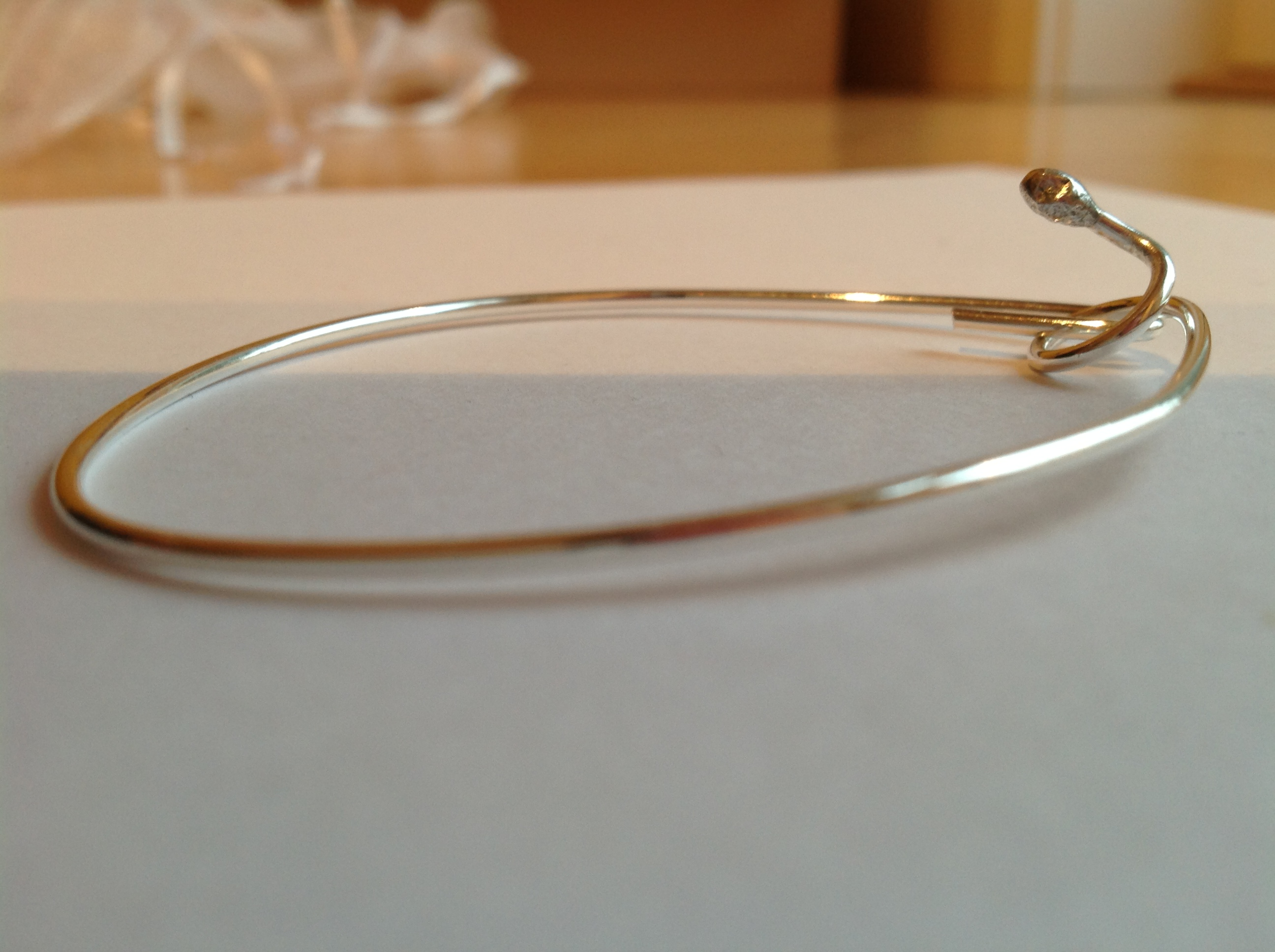 Armband med elegant lås