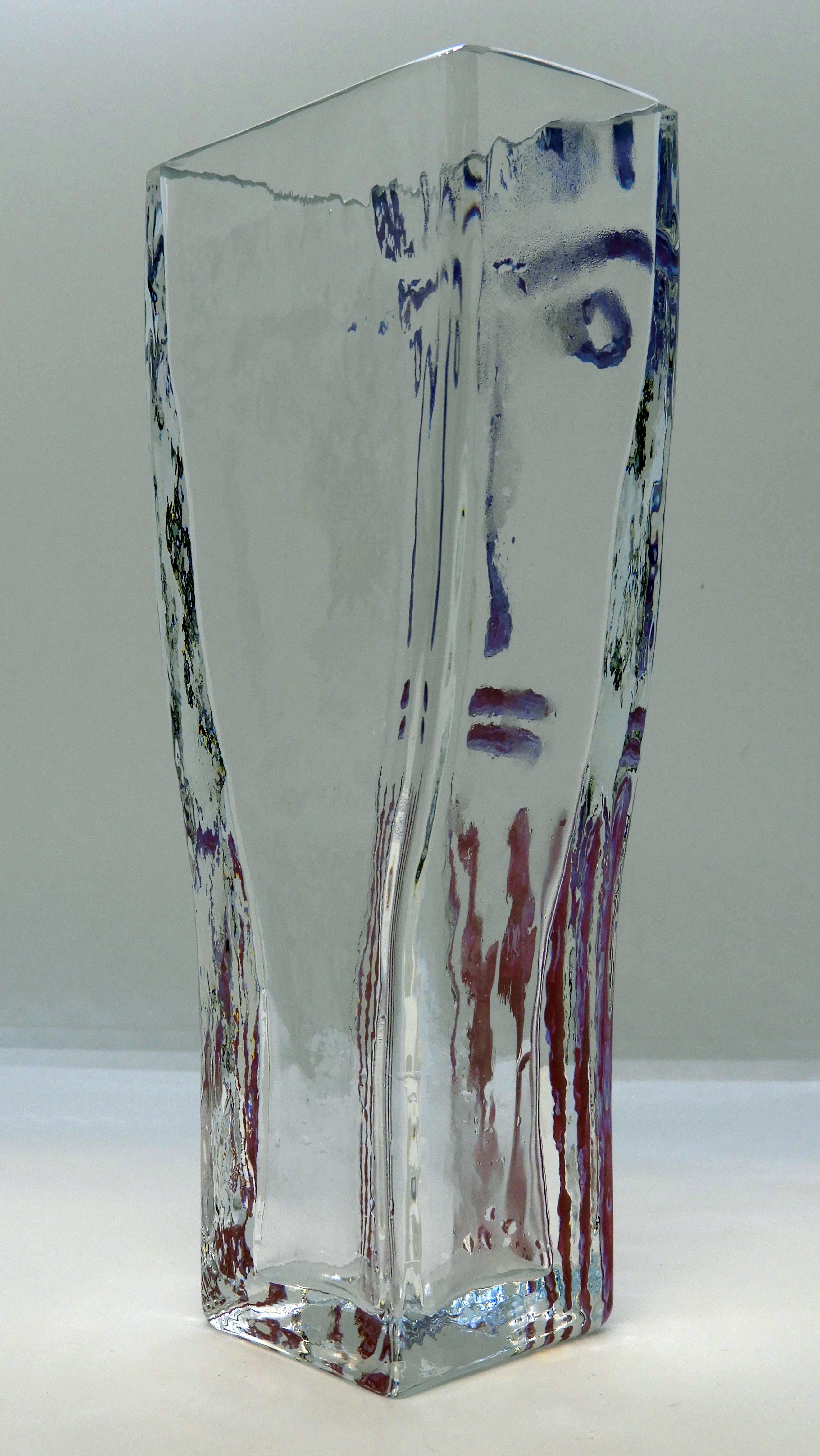 Glasvas av Wiktor Berndt, Ansiktet lila/vit - 3
