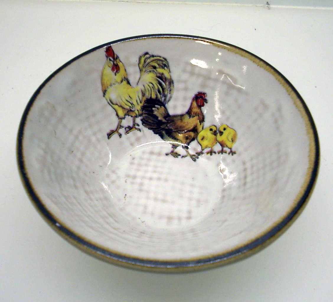 Hessian skål med brun kant  9 x 4 cm Höns familj