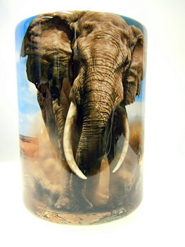 Afrikans Elefant på mugg 42,6 cl.