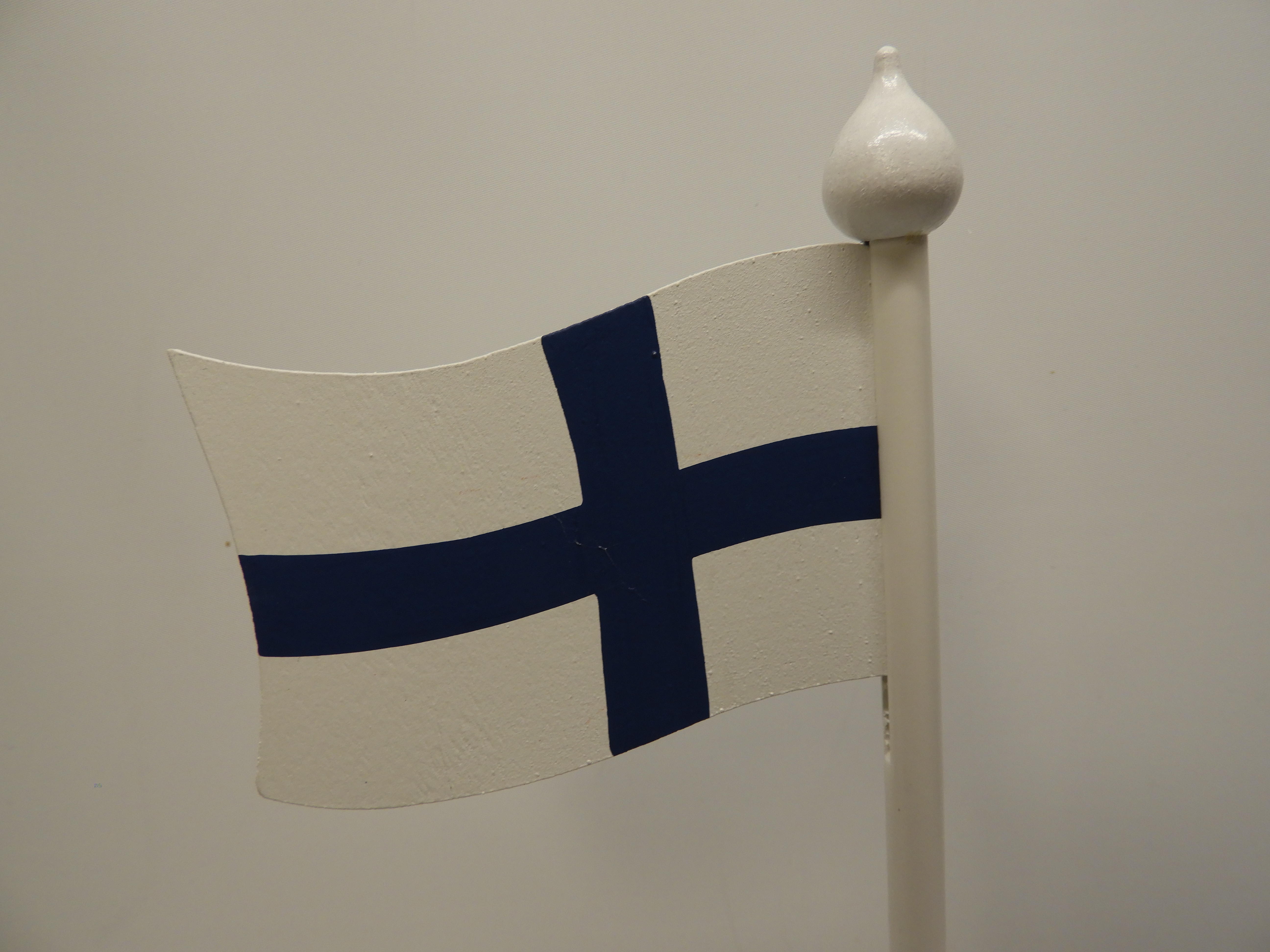 Flaggar Finland i trä - 2